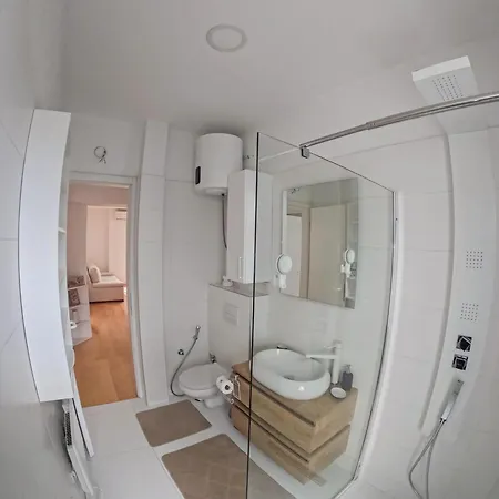 Apartman Modern Luxury With Private Parking *