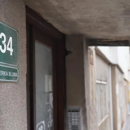 Modern Luxury With Private Parking Apartman *