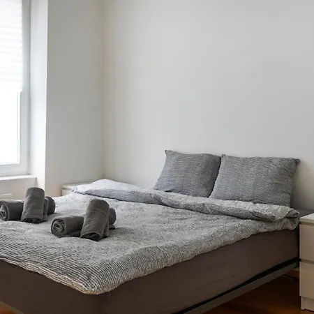 Modern Luxury With Private Parking Apartmán