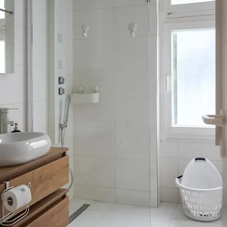 Modern Luxury With Private Parking Apartman Sarajevo